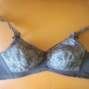 Formfit Dress Shaper Black Embroidered Floral Bra 34A, Nylon Polyester Spandex